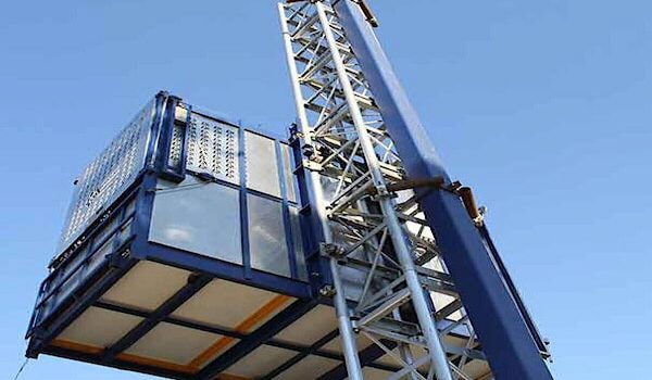 استفاده از آسانسور کارگاهی